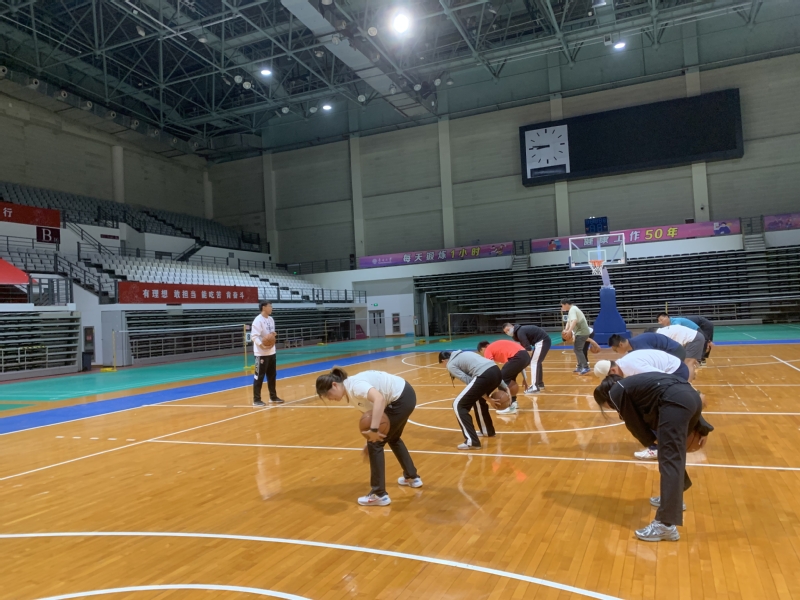 记者：多家豪门有意荷甲19岁中场斯密特，后者被标价2200万镑